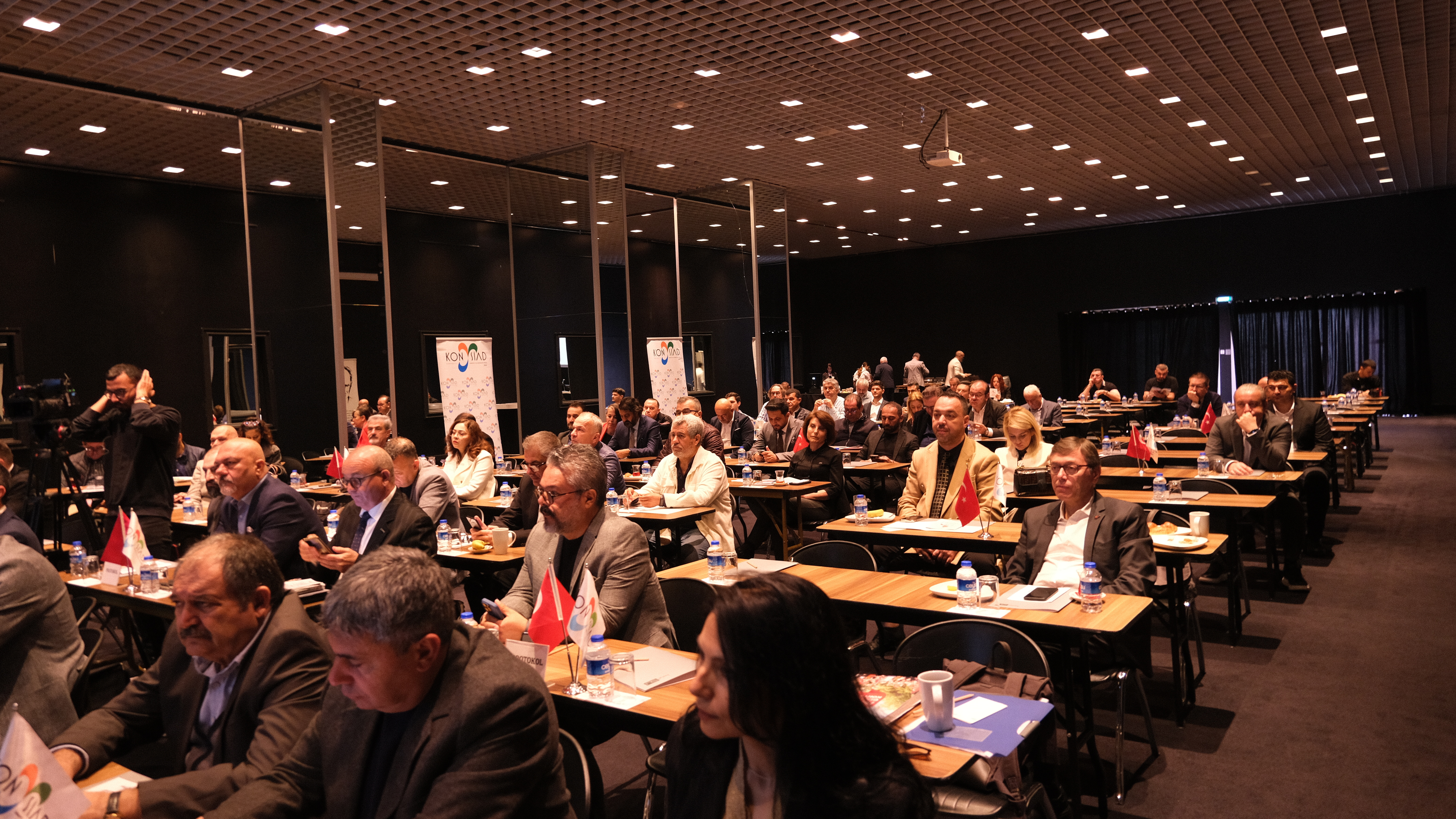 Başkan Adayları KONYSİAD’da Buluştu